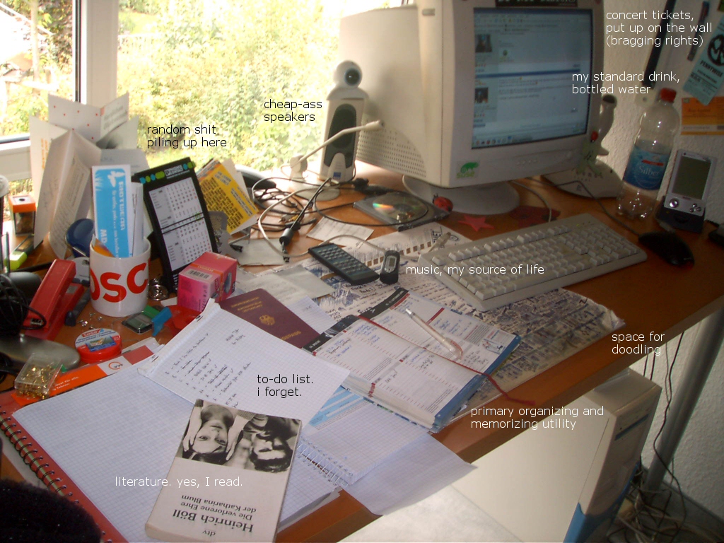 my_desk_110905.jpg